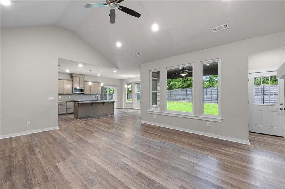 17 Worth Pl, Bella Vista, AR 72715