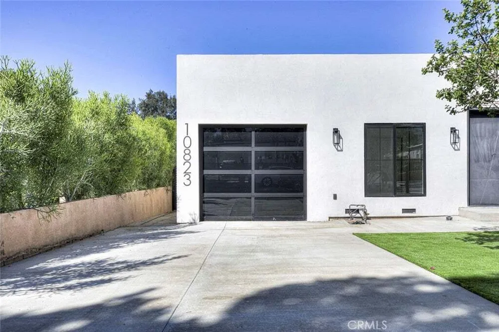 10823 Parr Ave, Sunland, CA 91040