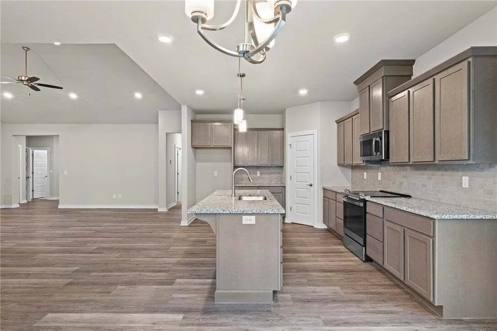 17 Worth Pl, Bella Vista, AR 72715