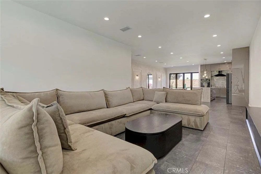 10823 Parr Ave, Sunland, CA 91040