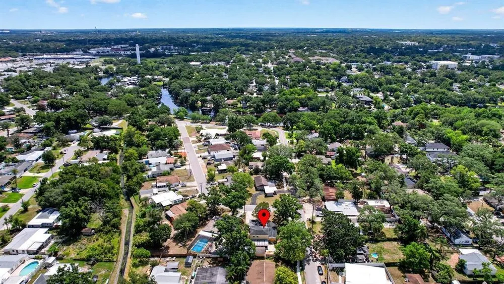 825 W Whatley Pl, Tampa, FL 33604