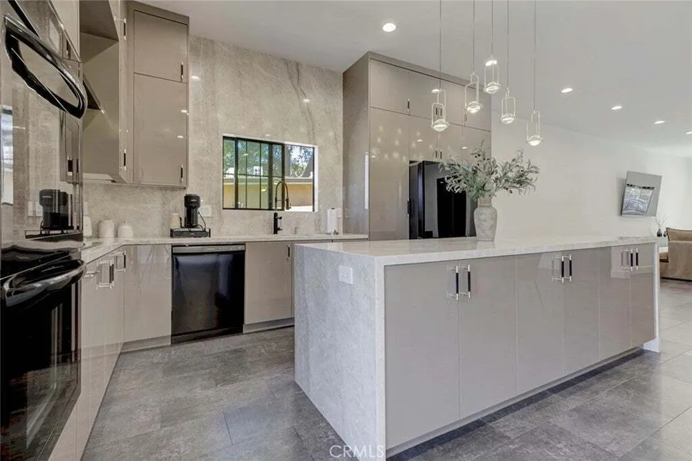 10823 Parr Ave, Sunland, CA 91040