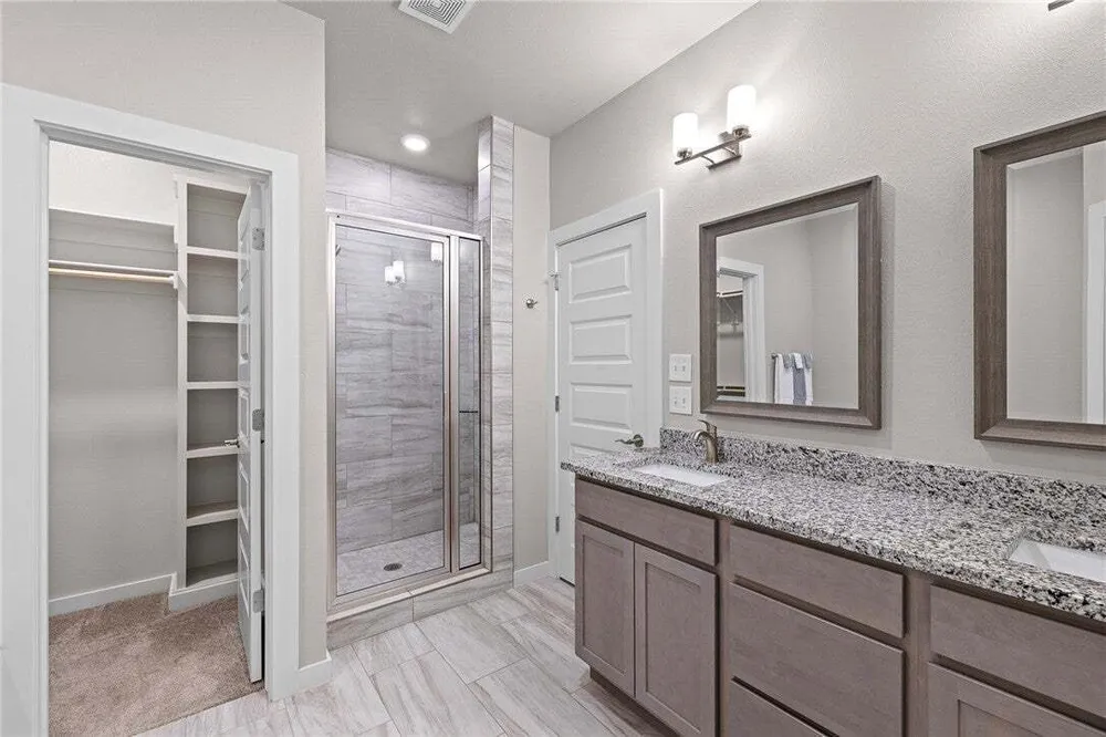 17 Worth Pl, Bella Vista, AR 72715