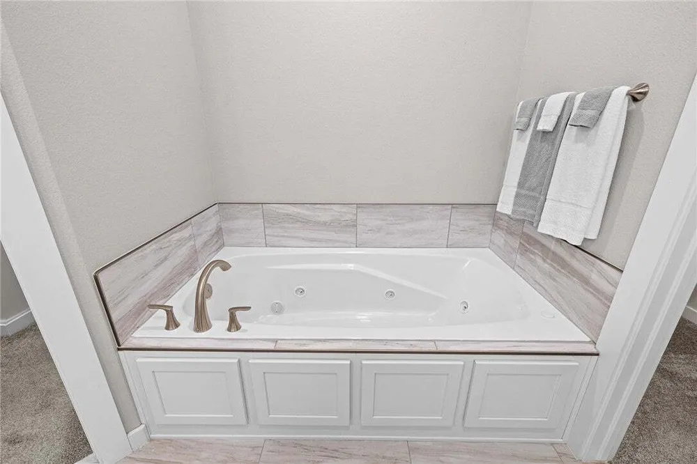 17 Worth Pl, Bella Vista, AR 72715