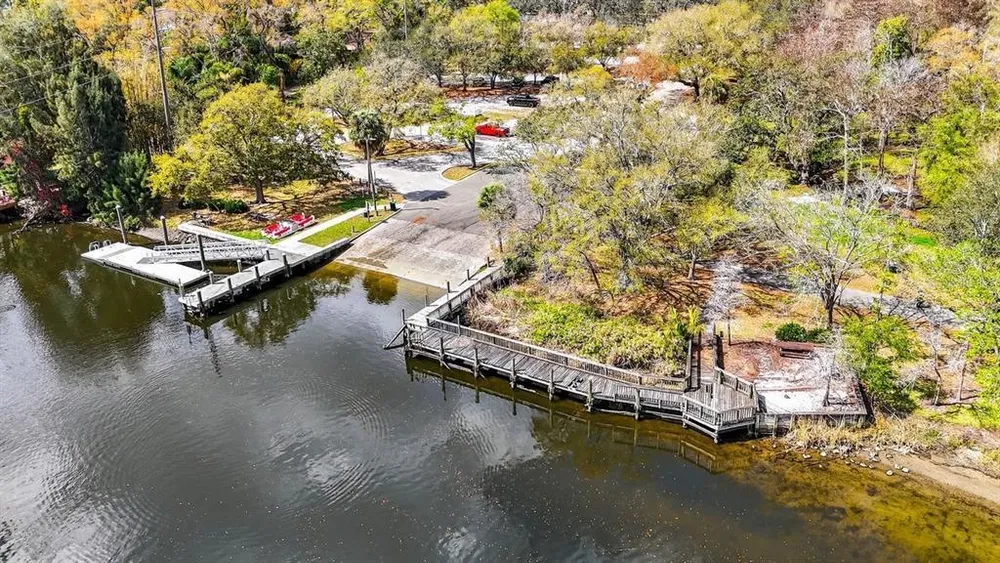 825 W Whatley Pl, Tampa, FL 33604