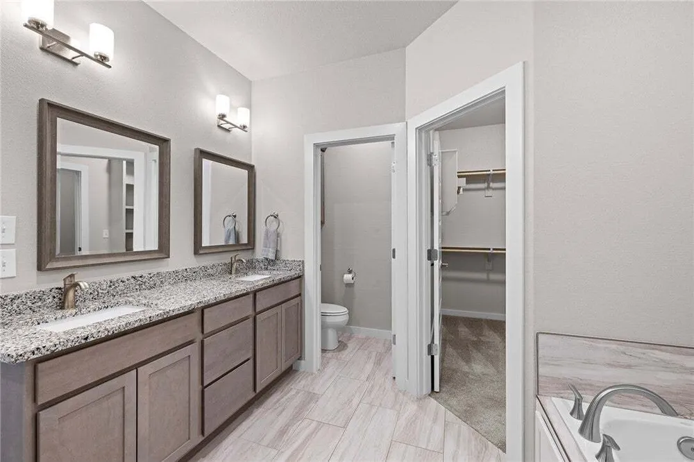 17 Worth Pl, Bella Vista, AR 72715
