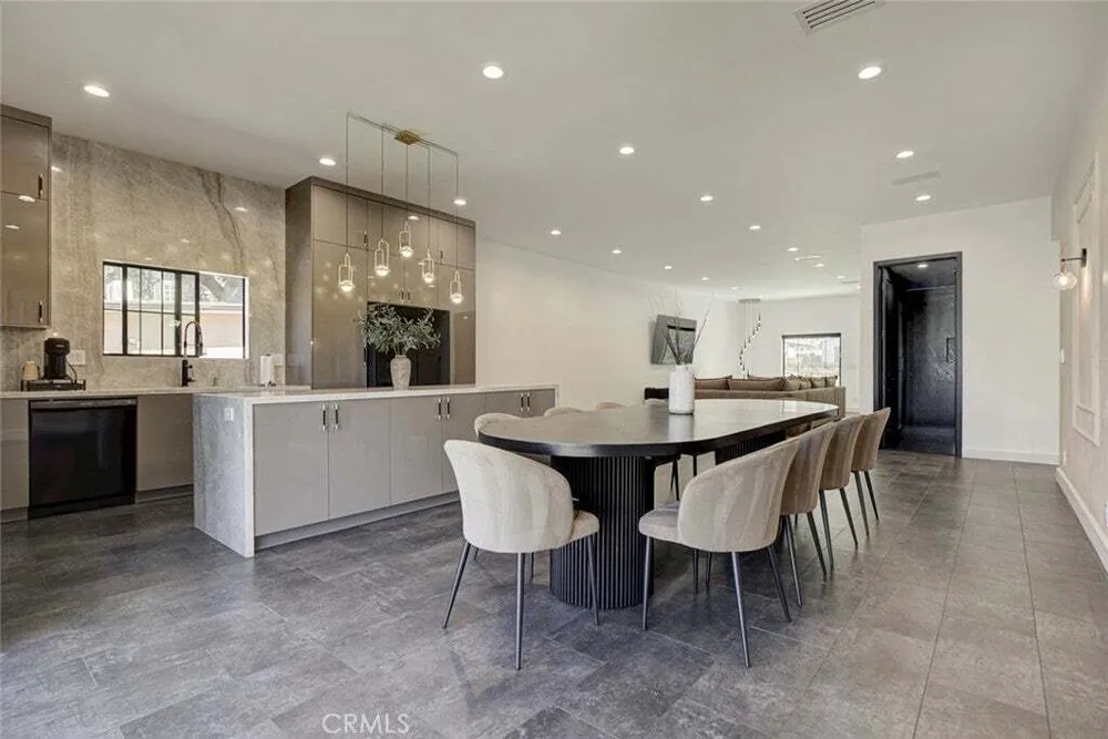 10823 Parr Ave, Sunland, CA 91040