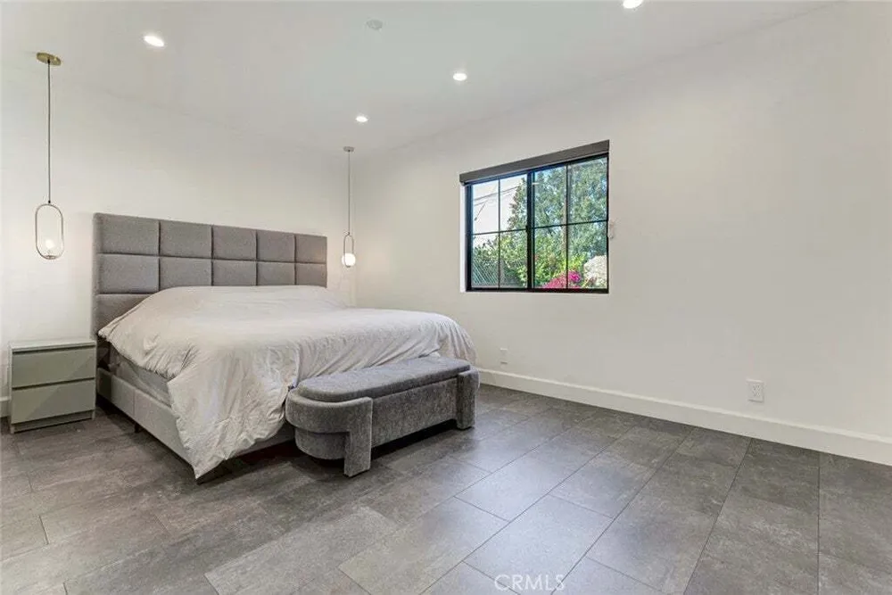 10823 Parr Ave, Sunland, CA 91040