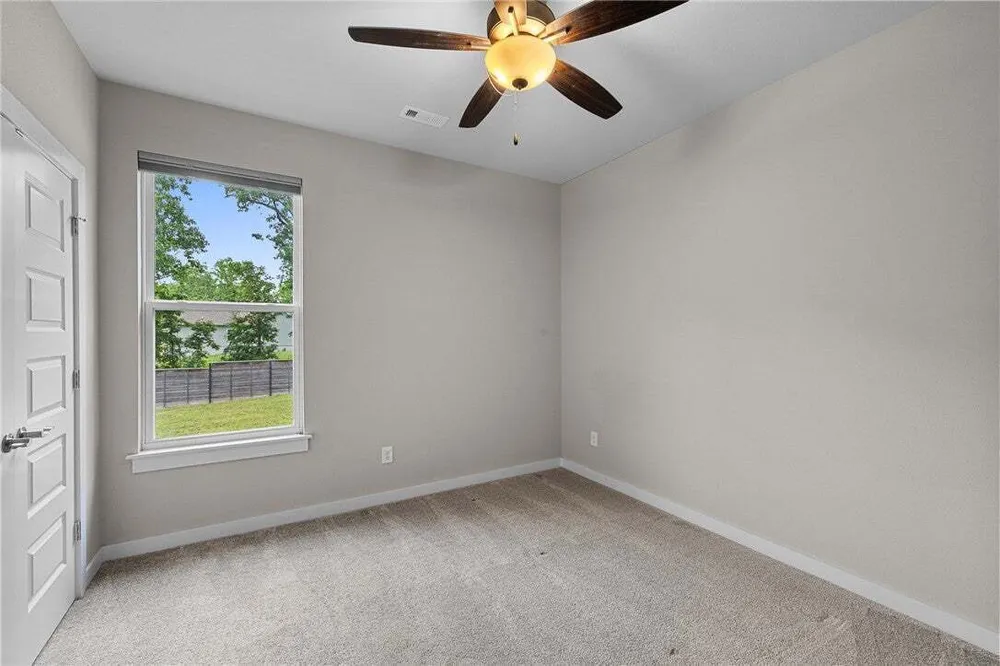 17 Worth Pl, Bella Vista, AR 72715