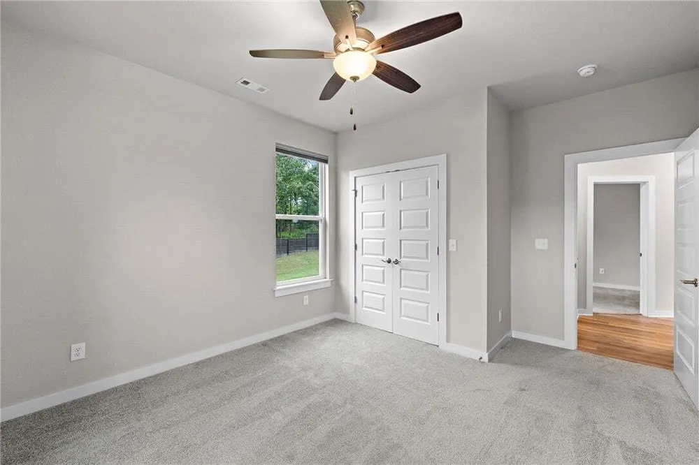 17 Worth Pl, Bella Vista, AR 72715