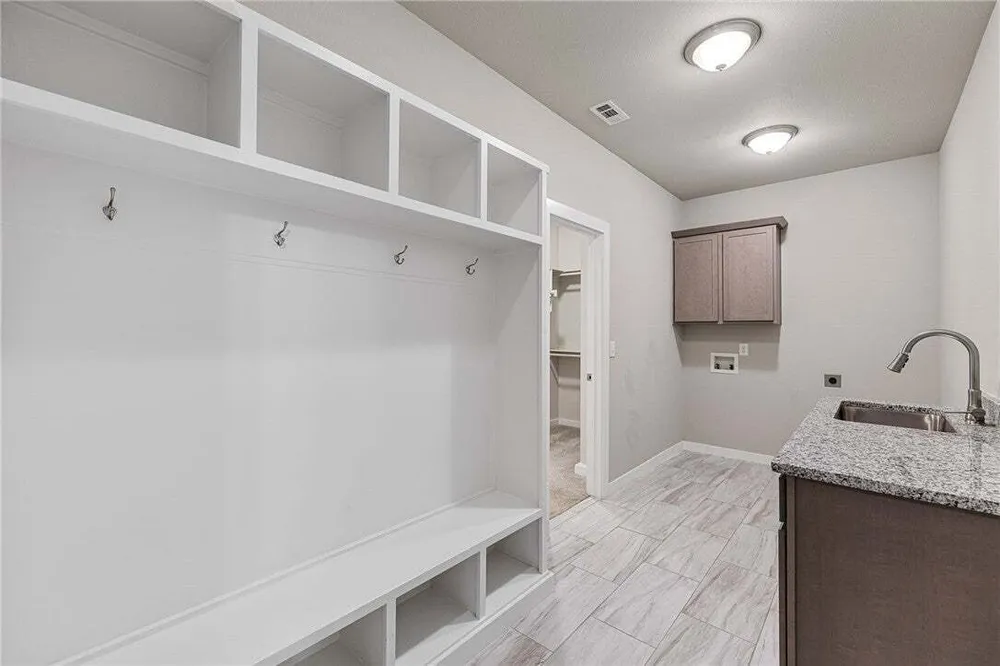 17 Worth Pl, Bella Vista, AR 72715