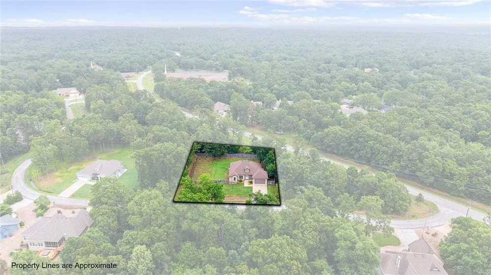 17 Worth Pl, Bella Vista, AR 72715