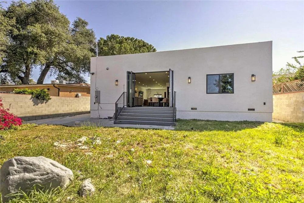 10823 Parr Ave, Sunland, CA 91040