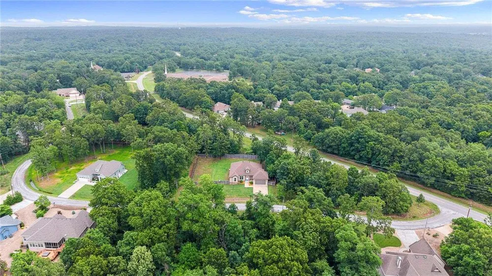 17 Worth Pl, Bella Vista, AR 72715