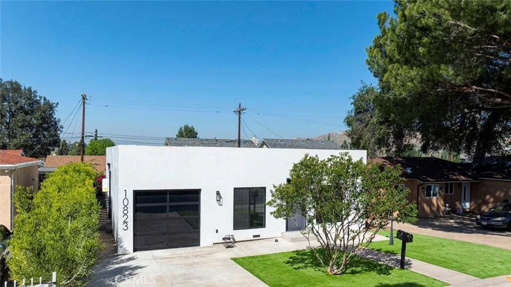 10823 Parr Ave, Sunland, CA 91040