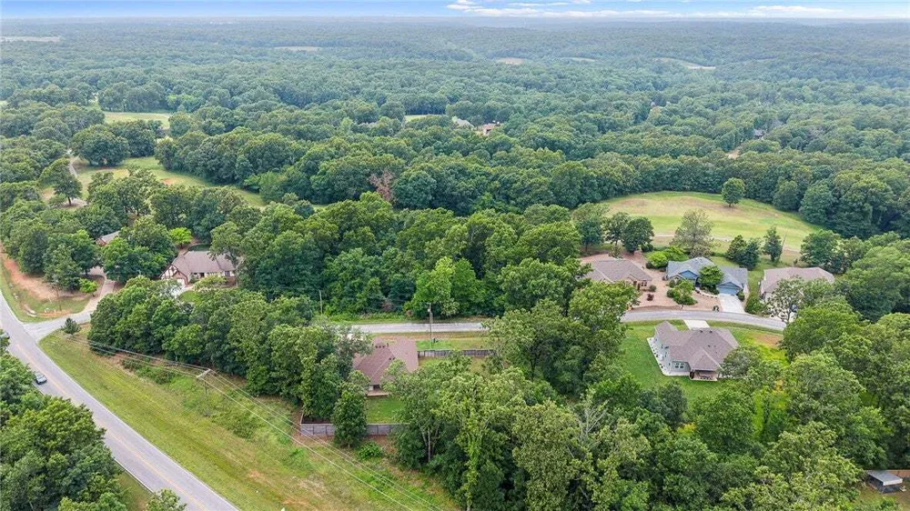 17 Worth Pl, Bella Vista, AR 72715