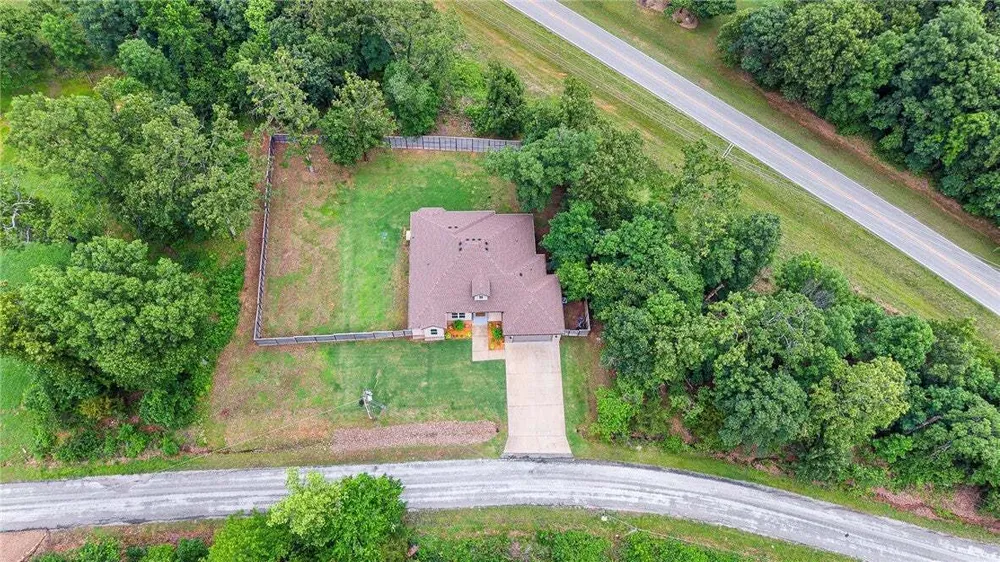 17 Worth Pl, Bella Vista, AR 72715