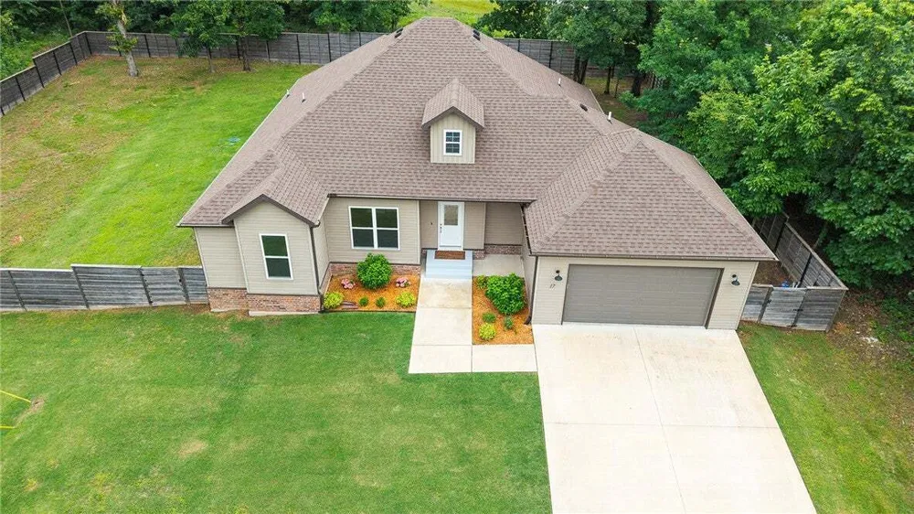 17 Worth Pl, Bella Vista, AR 72715