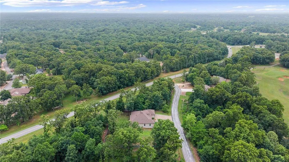 17 Worth Pl, Bella Vista, AR 72715