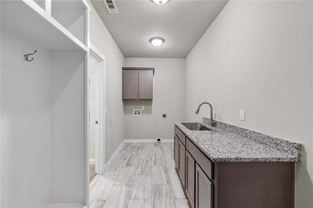 17 Worth Pl, Bella Vista, AR 72715