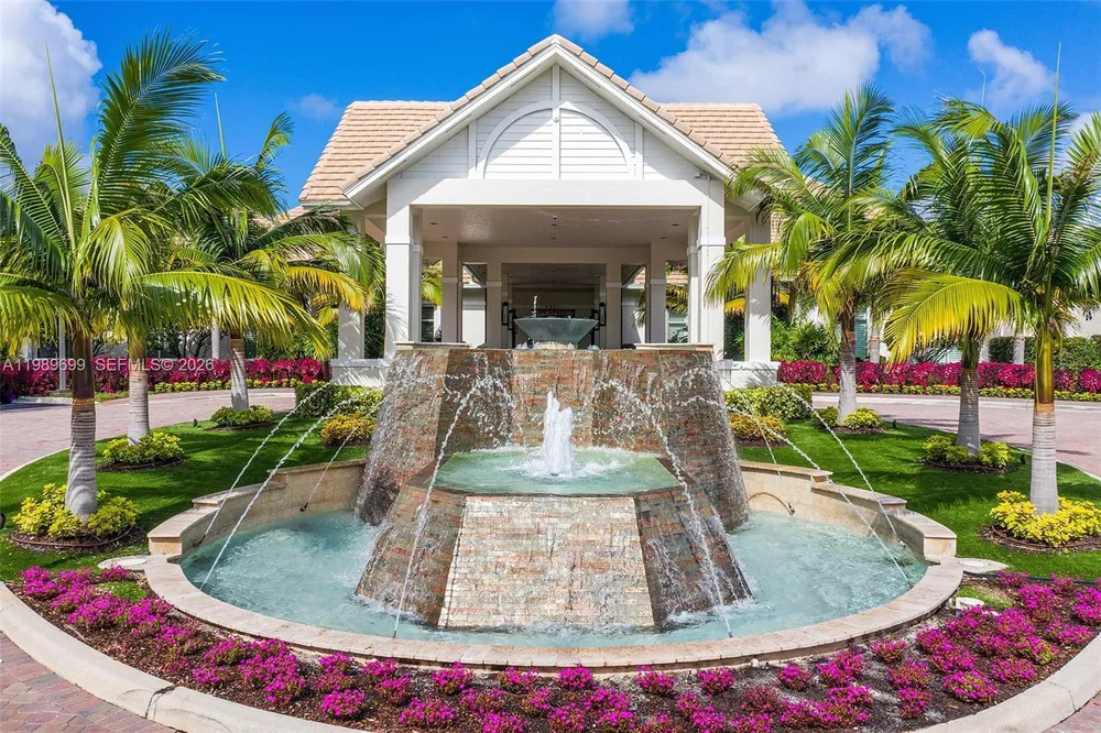 8033 Aberdeen Dr, Boynton Beach, FL 33472
