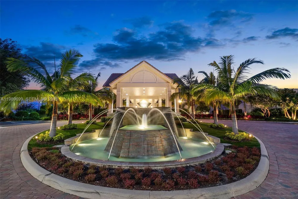 8033 Aberdeen Dr, Boynton Beach, FL 33472