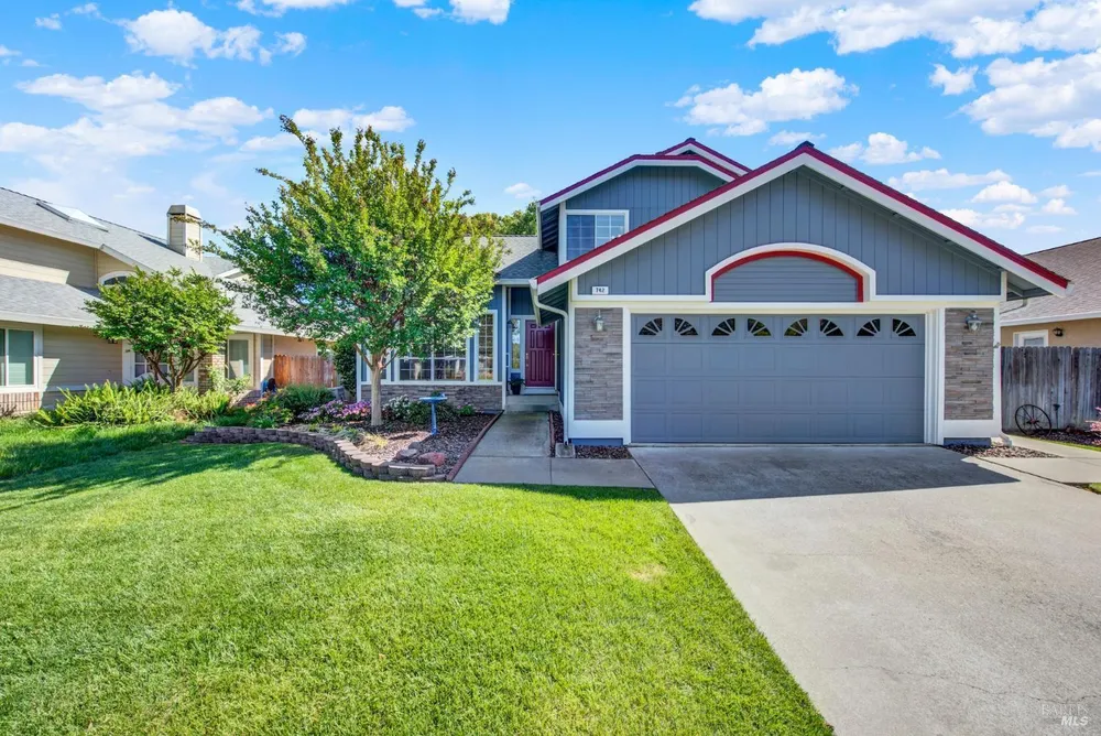 742 Violet Ln, Vacaville, CA 95687