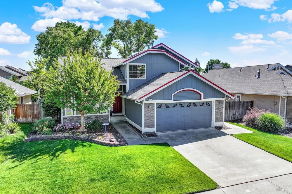 742 Violet Ln, Vacaville, CA 95687