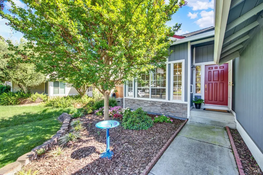 742 Violet Ln, Vacaville, CA 95687