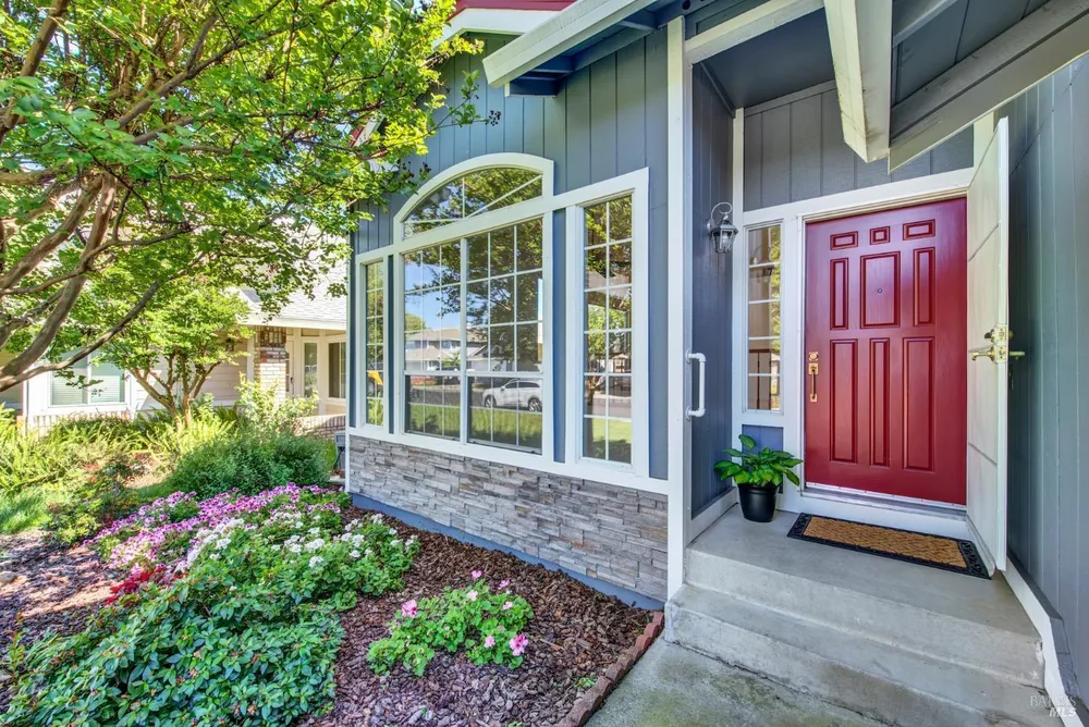 742 Violet Ln, Vacaville, CA 95687