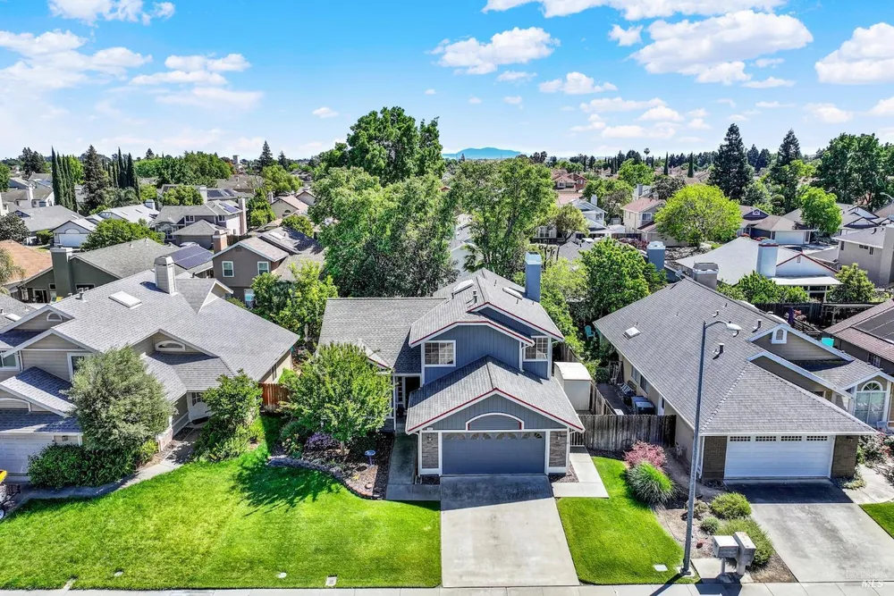 742 Violet Ln, Vacaville, CA 95687