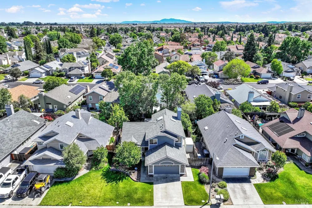 742 Violet Ln, Vacaville, CA 95687
