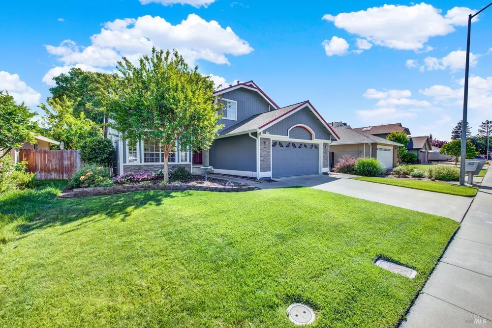 742 Violet Ln, Vacaville, CA 95687