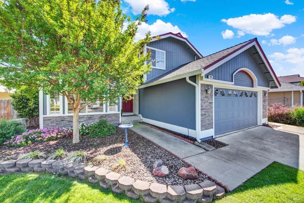 742 Violet Ln, Vacaville, CA 95687