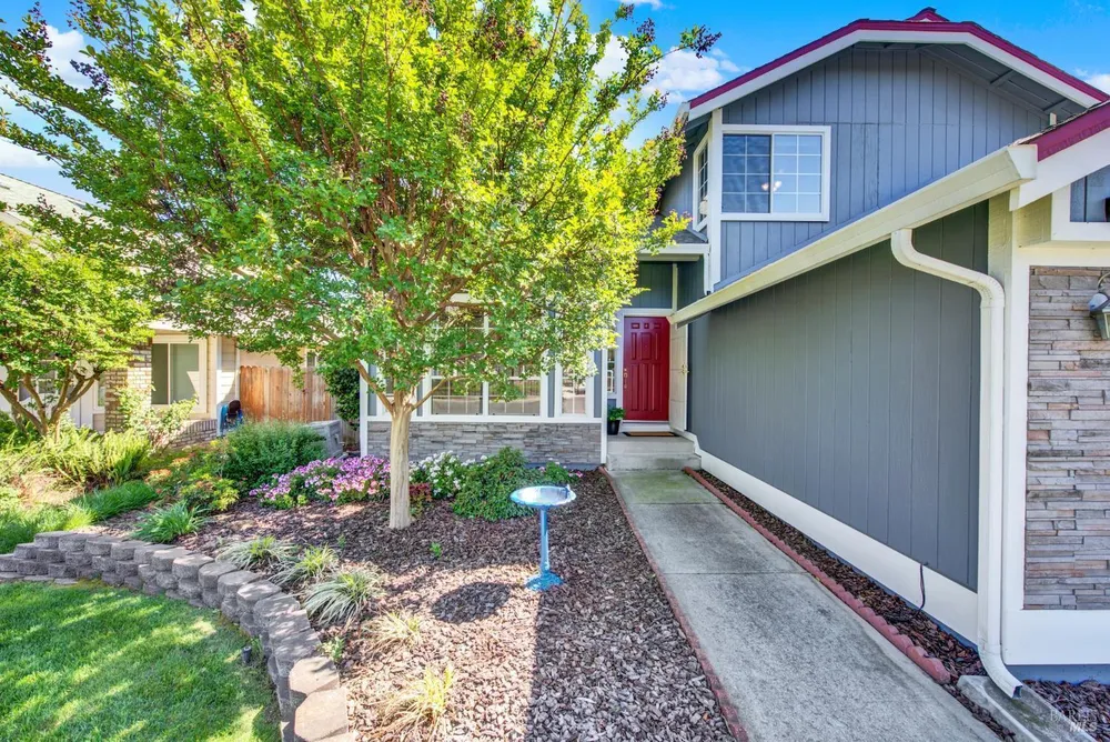 742 Violet Ln, Vacaville, CA 95687