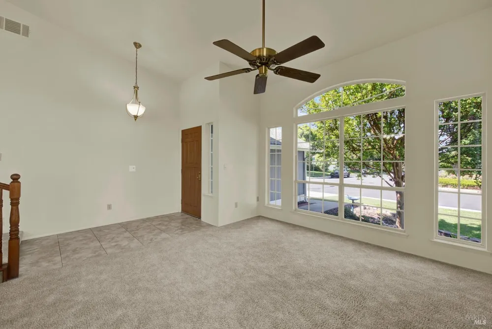 742 Violet Ln, Vacaville, CA 95687
