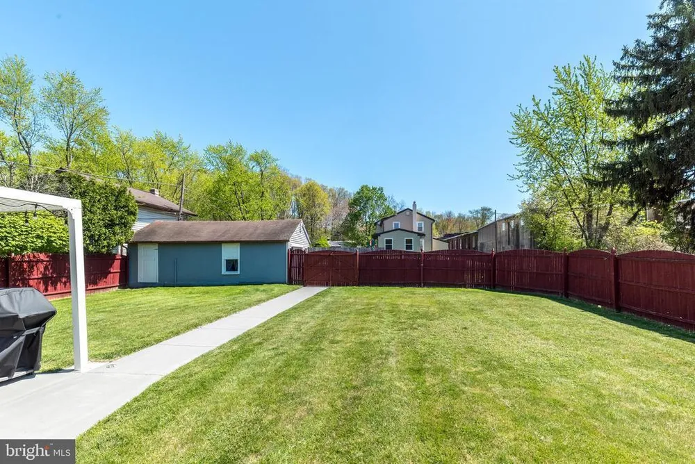1605 N Line St, Lansdale, PA 19446
