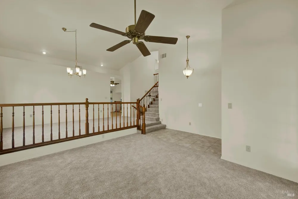 742 Violet Ln, Vacaville, CA 95687