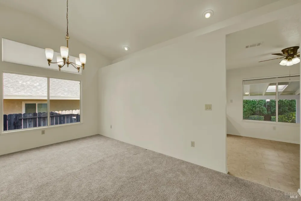 742 Violet Ln, Vacaville, CA 95687