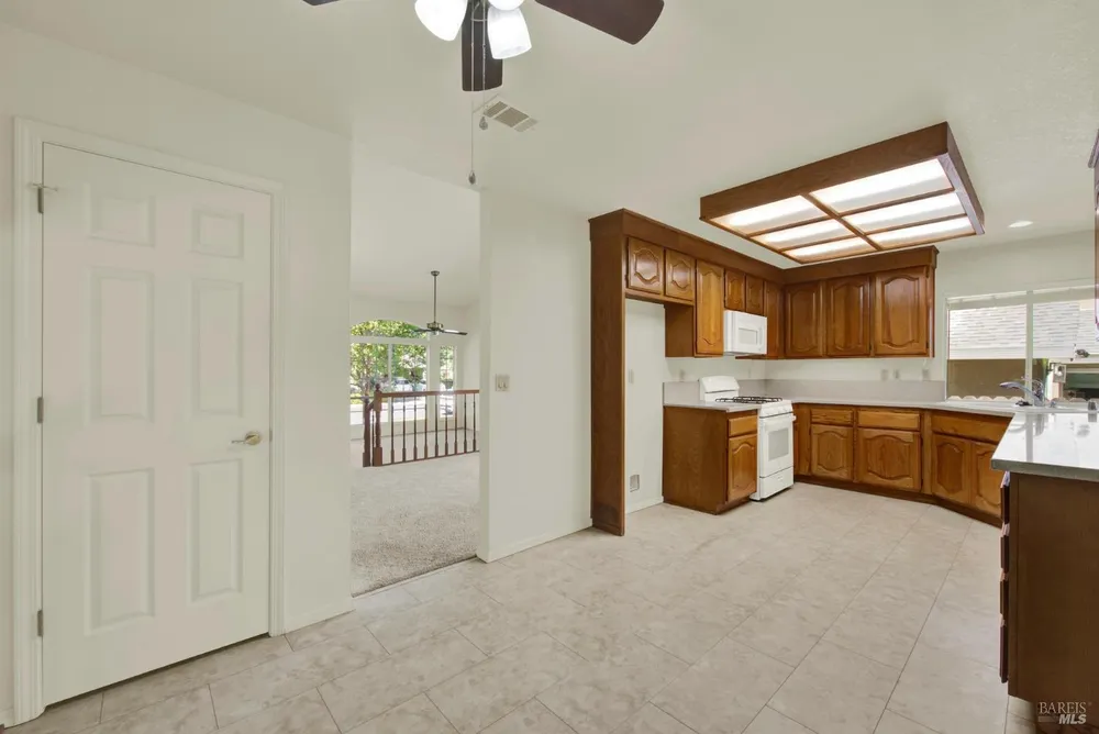 742 Violet Ln, Vacaville, CA 95687