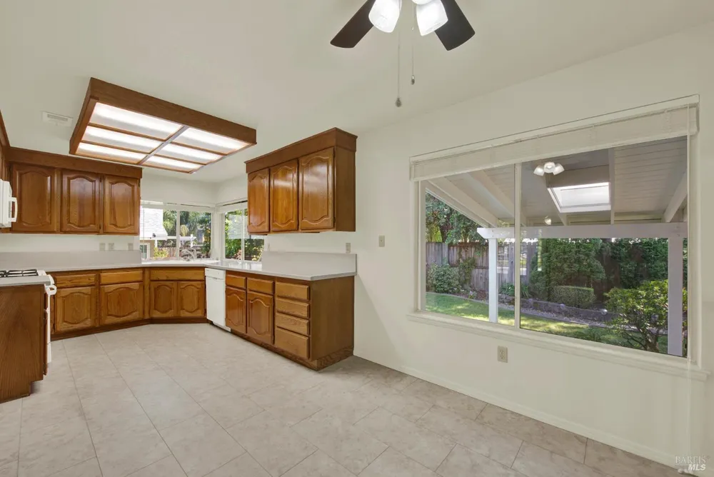 742 Violet Ln, Vacaville, CA 95687