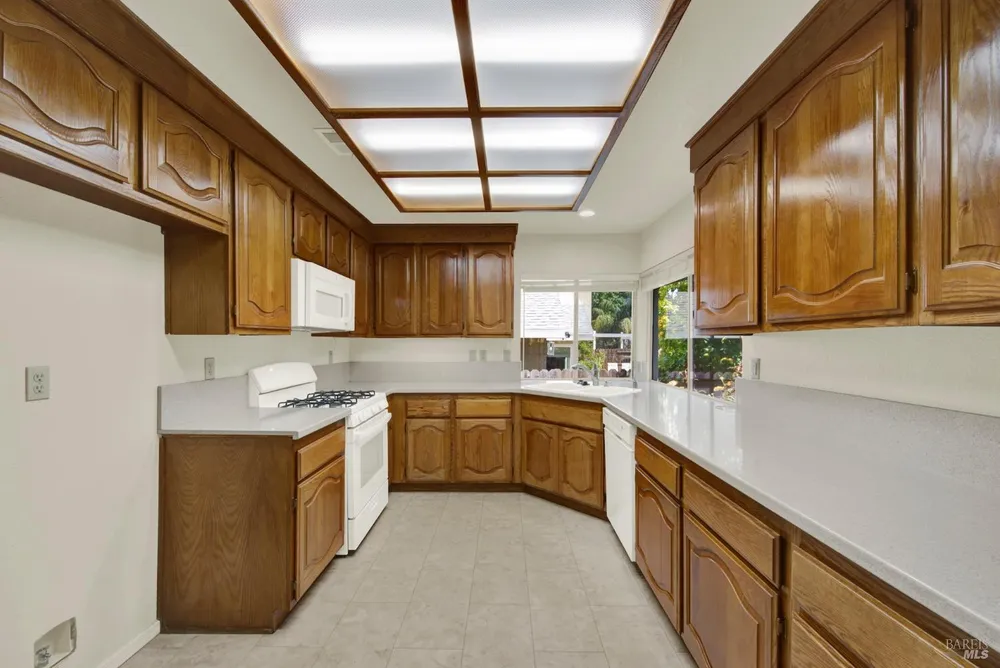 742 Violet Ln, Vacaville, CA 95687