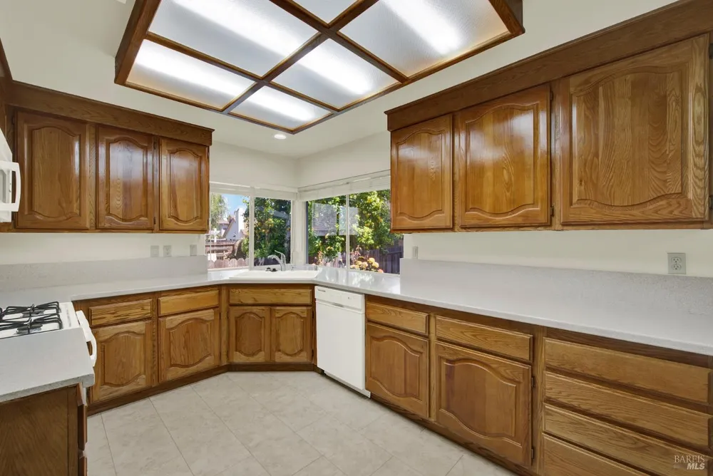 742 Violet Ln, Vacaville, CA 95687