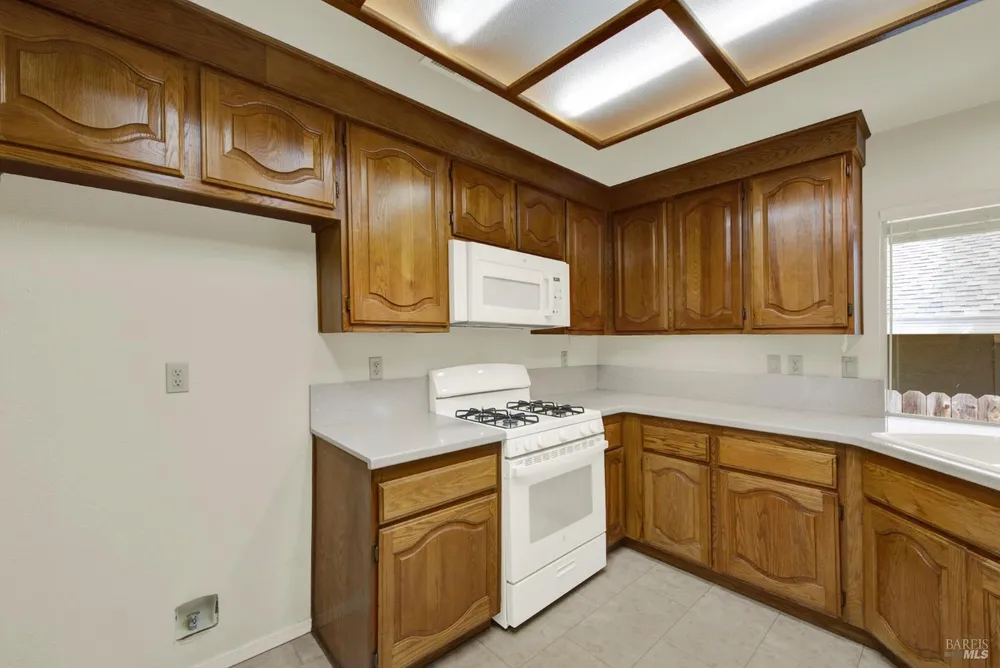 742 Violet Ln, Vacaville, CA 95687