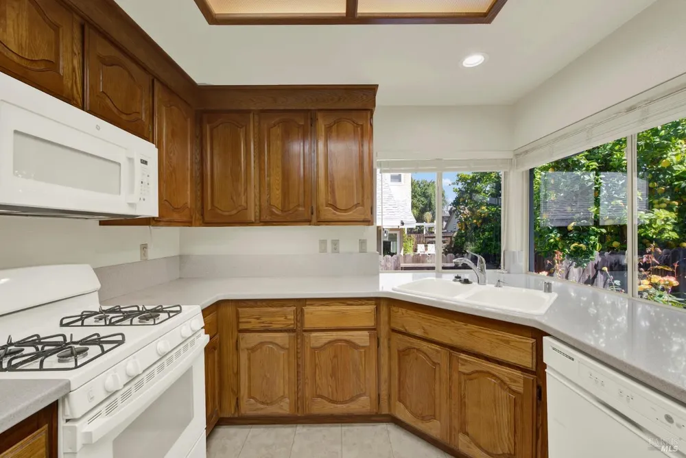 742 Violet Ln, Vacaville, CA 95687