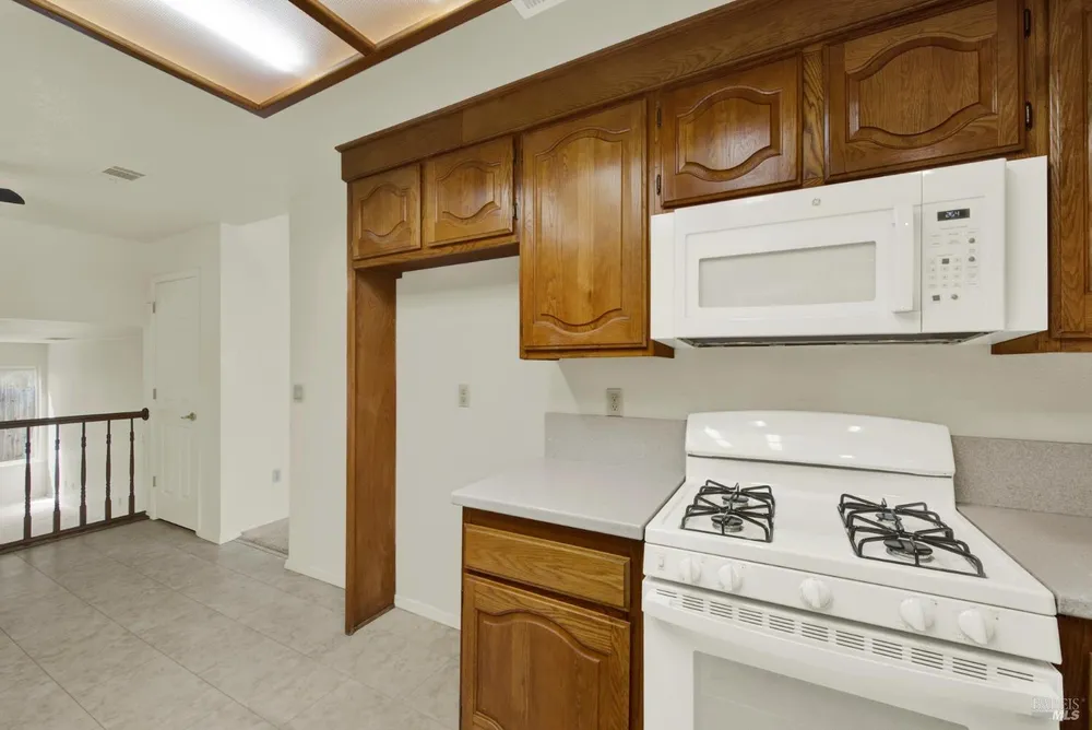 742 Violet Ln, Vacaville, CA 95687
