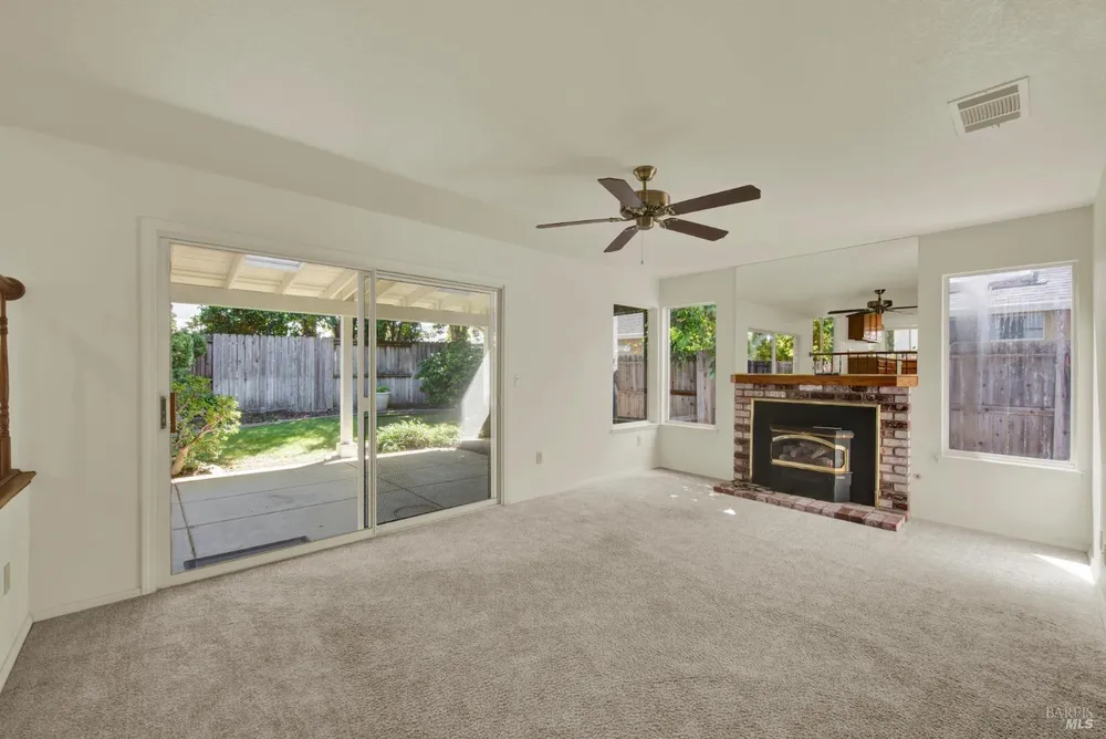 742 Violet Ln, Vacaville, CA 95687