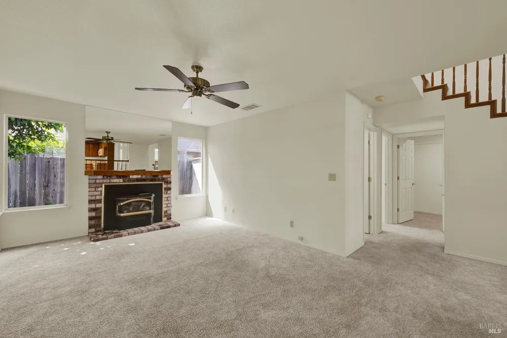 742 Violet Ln, Vacaville, CA 95687