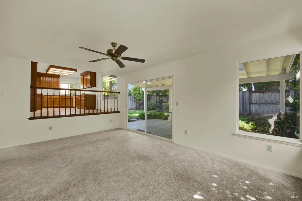 742 Violet Ln, Vacaville, CA 95687