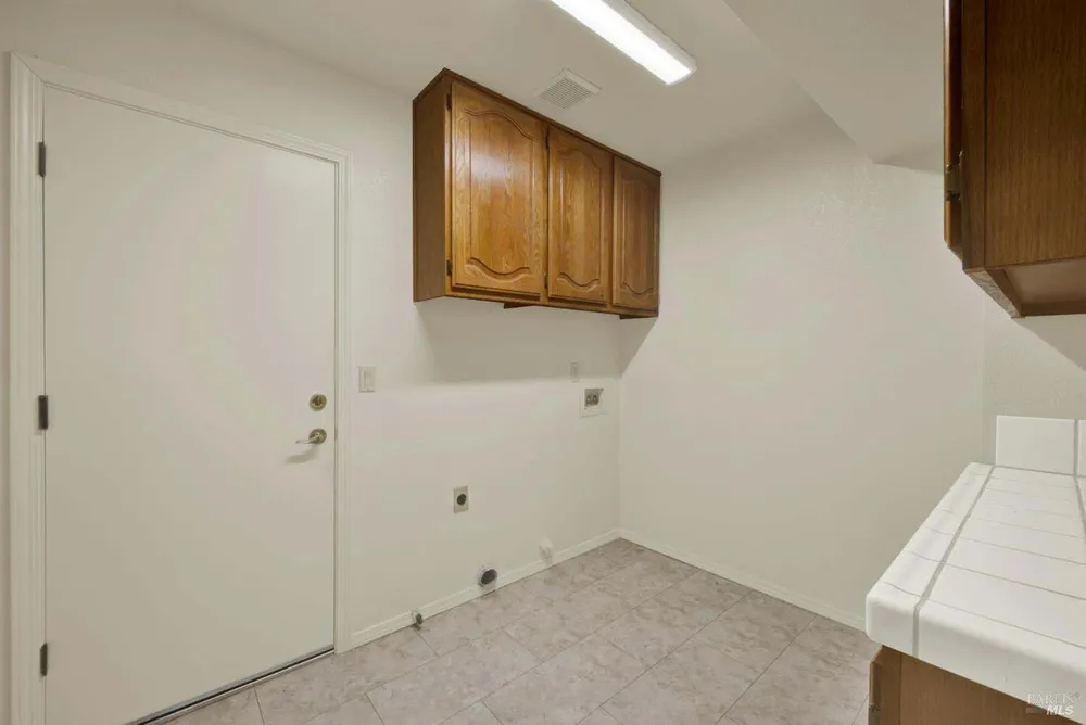 742 Violet Ln, Vacaville, CA 95687